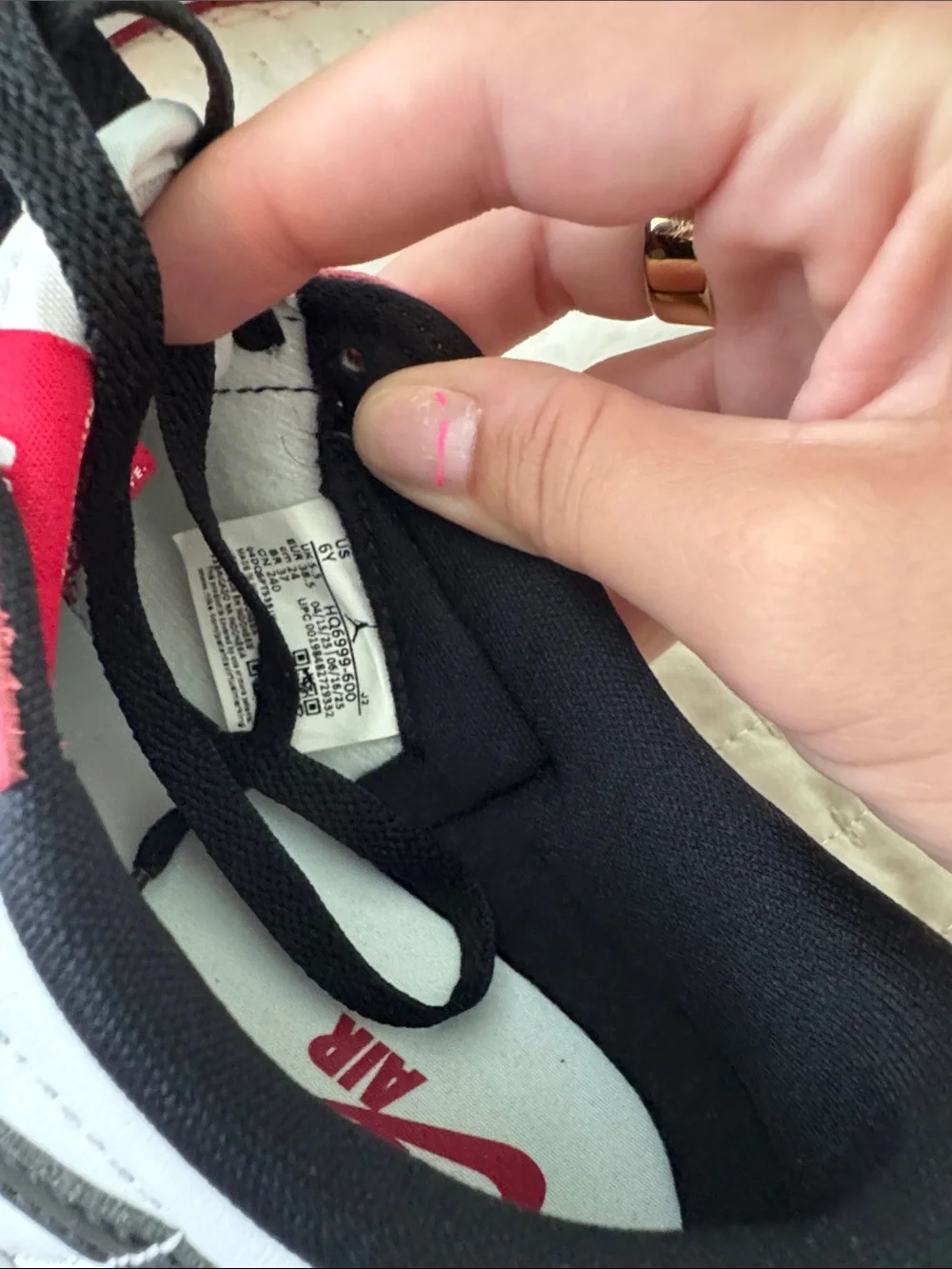 Nike Kids Low-Top Sneakers in White, Red & Black